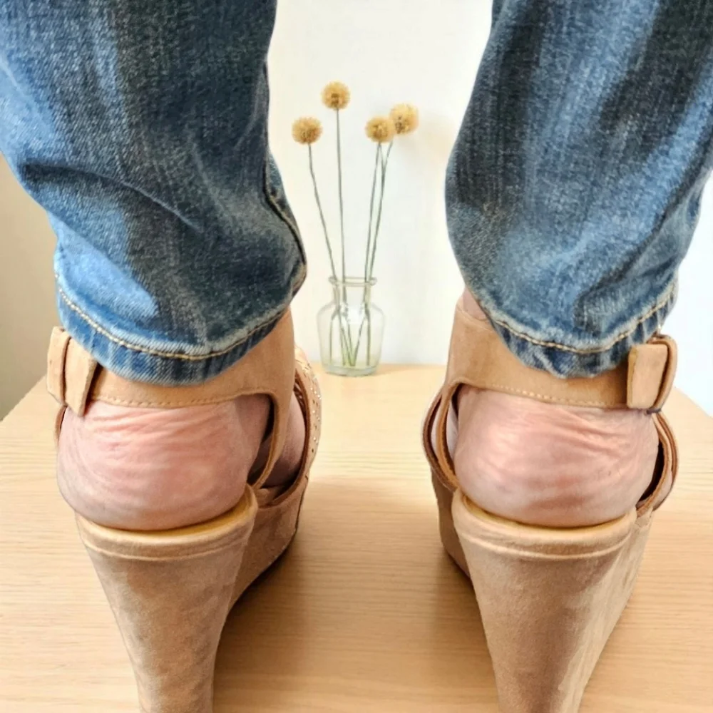CHINESE LAUNDRY Women's Studded Wedge Sandals Size 7.5 M